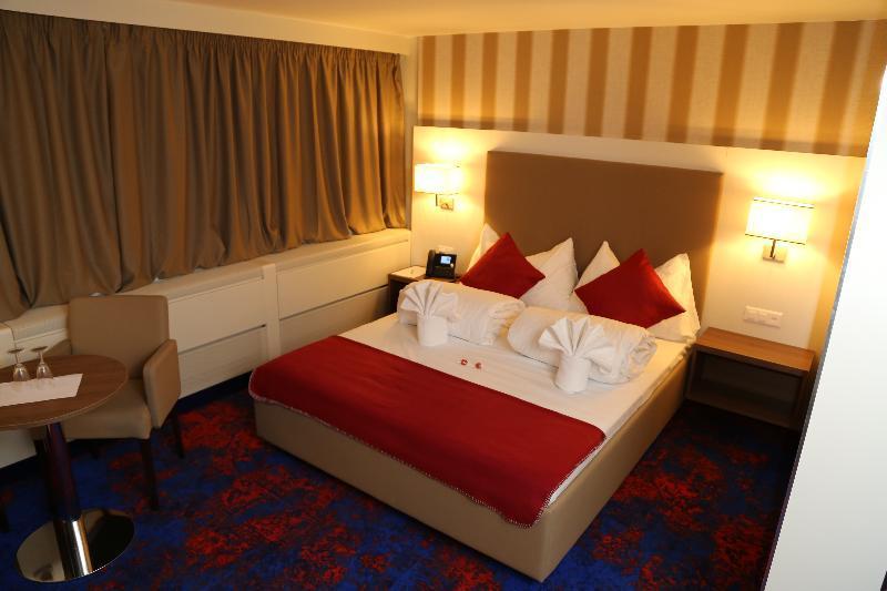My Home Hotel - Free Parking Винтертур Экстерьер фото